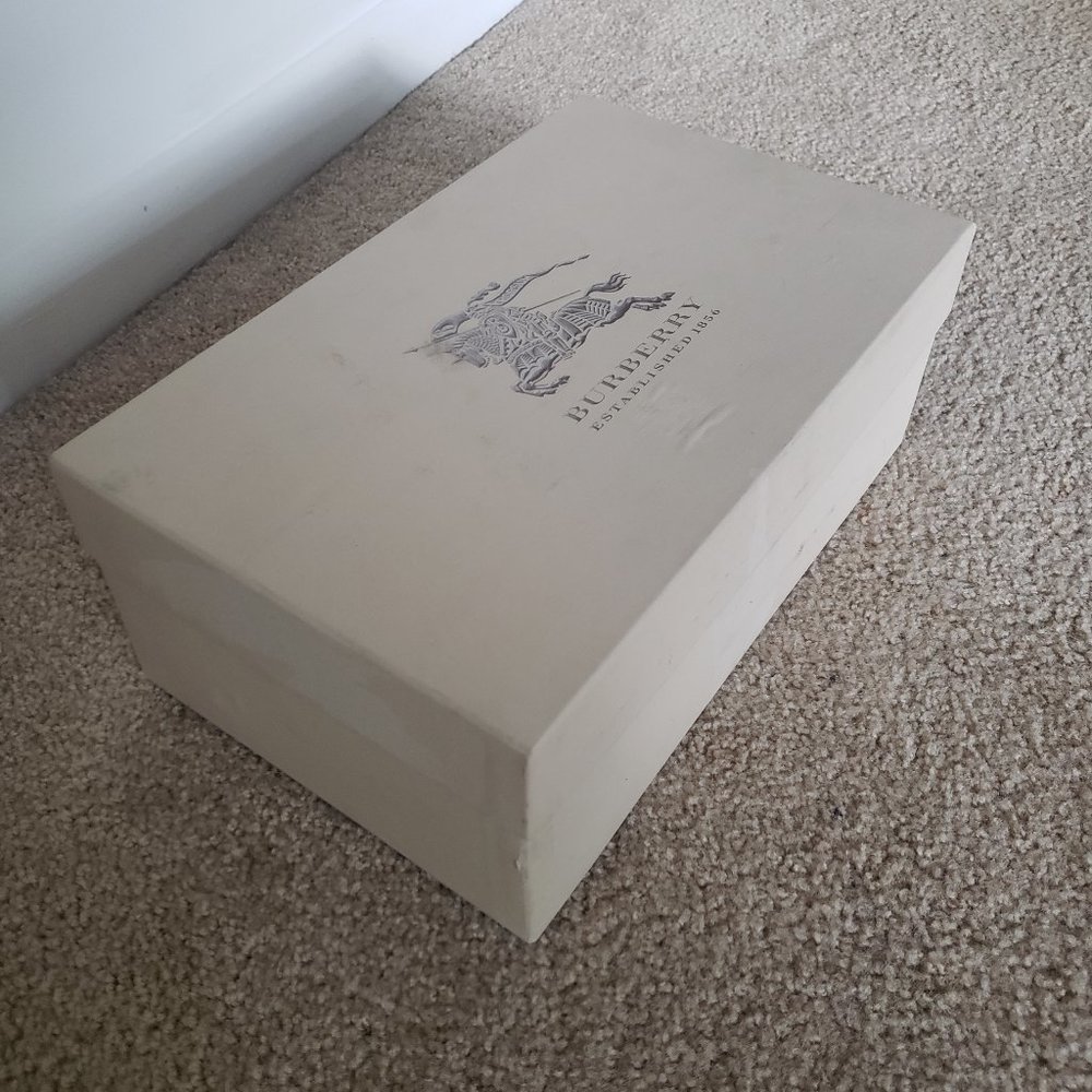 Burberry Heels - Brand NEW- - Picture 3 of 10
